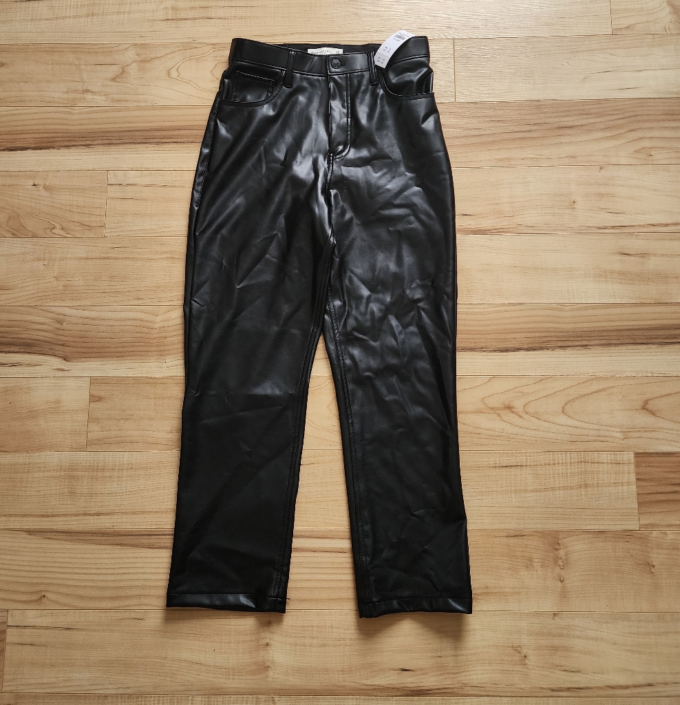 Nwt Abercrombie And Fitch 90s Straight Ultra High Rise Vegan Leather Curve Love
